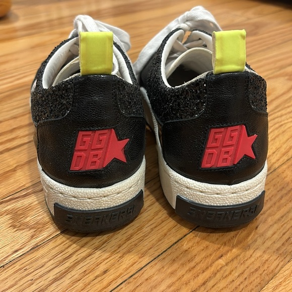 Black Yeah! sneakers with white star. - Picture 2 of 6